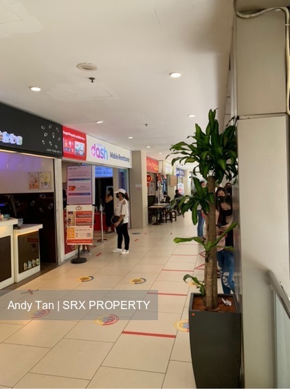 Lucky Plaza (D15), Retail #540546291